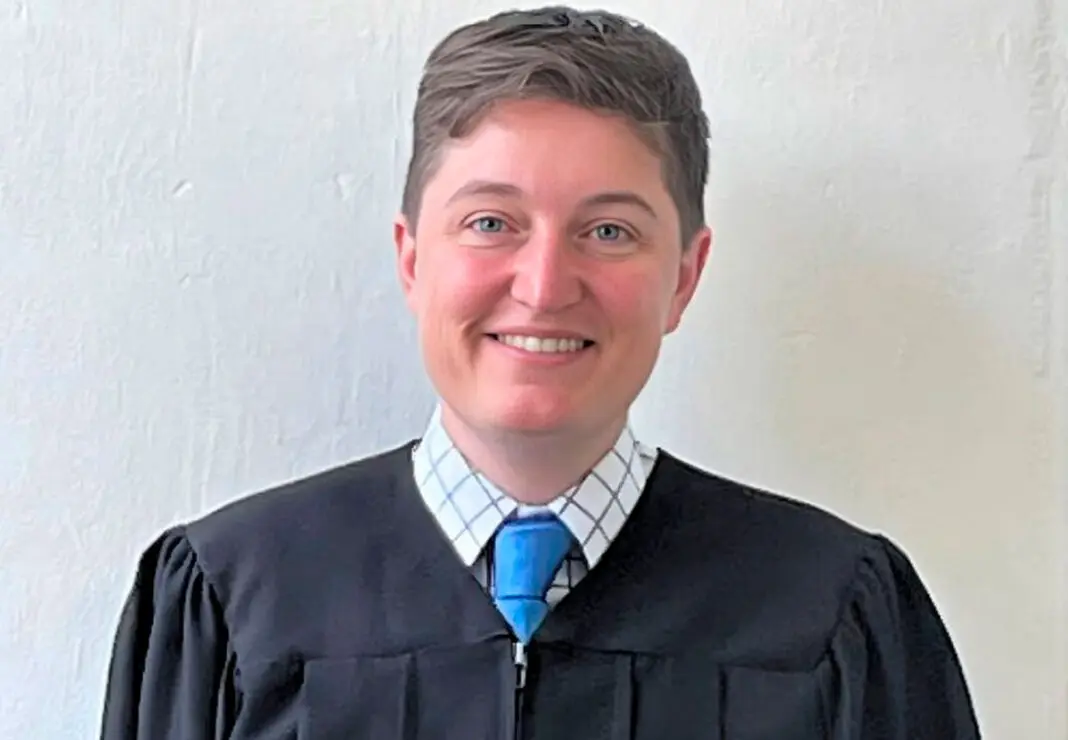 juez trans no binaria