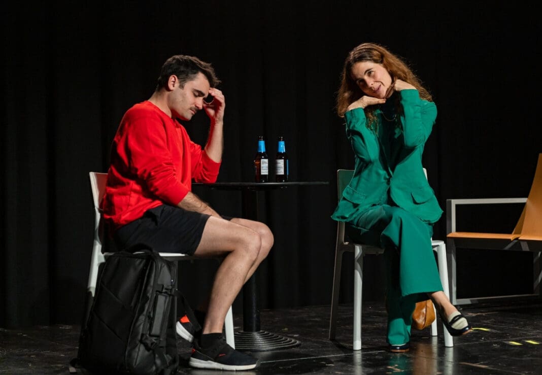 Pollastres, polles, polles: el cru imaginari gai arriba a la Sala Fènix