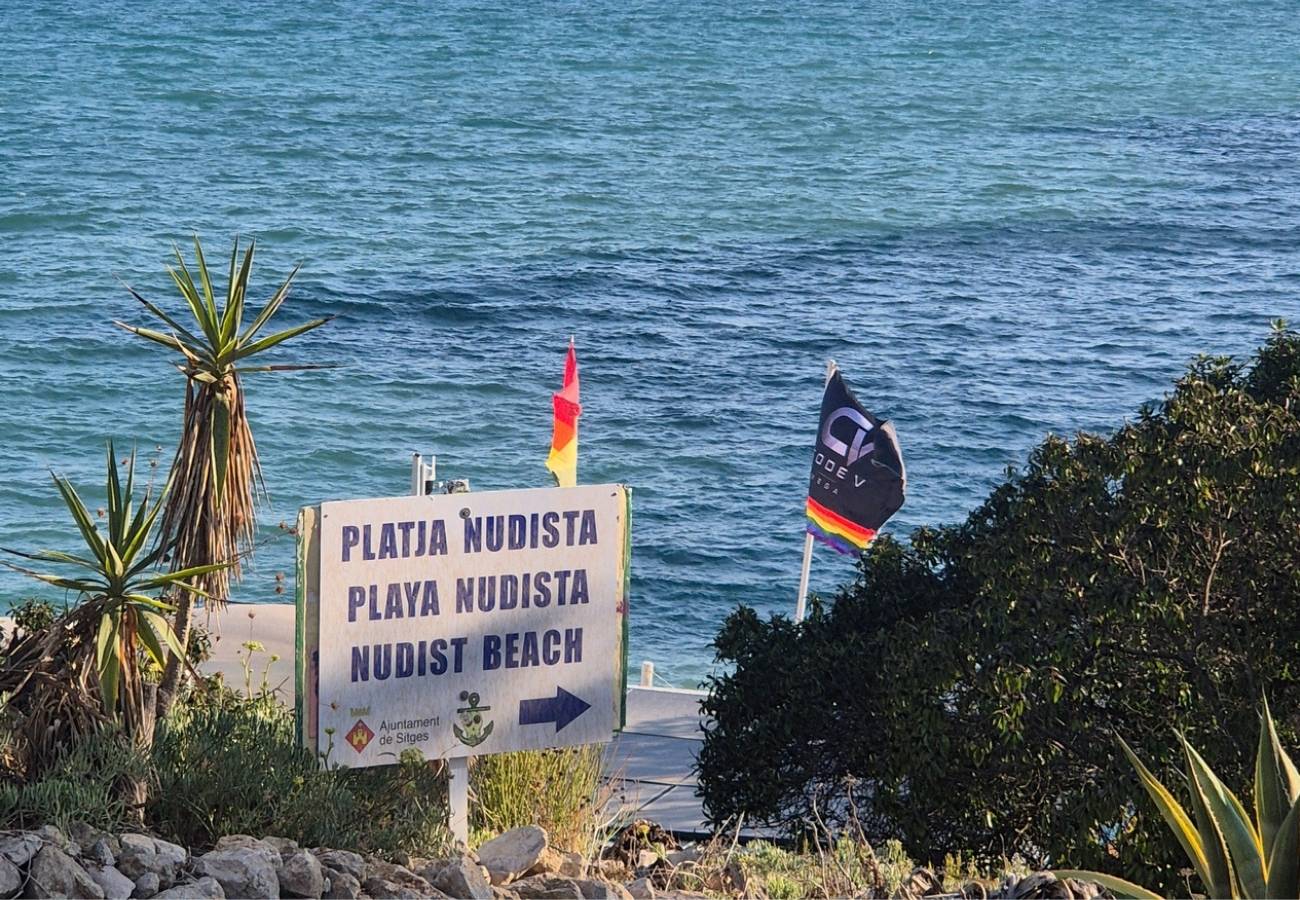 Playa de l’Home Mort Sitges: cómo llegar, historia y claves para disfrutar 2 Playa de l’Home Mort (Sitges)